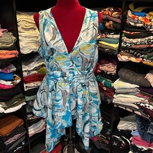 5/$25 🪷Blue and Yellow top. Xl